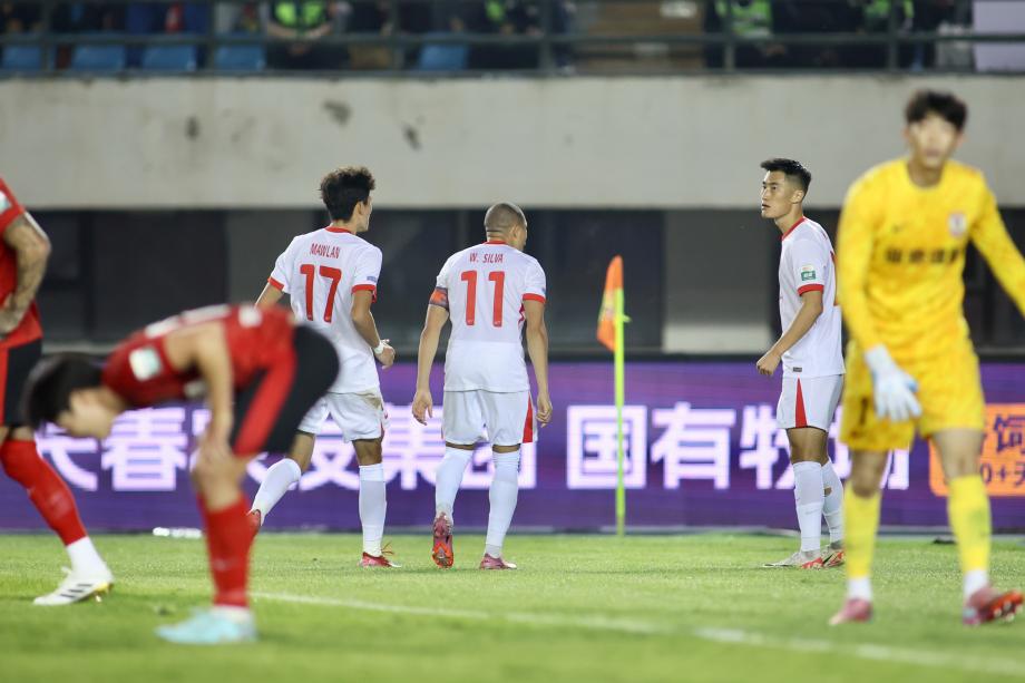 补时打入两球 长春亚泰主场战平青岛海牛