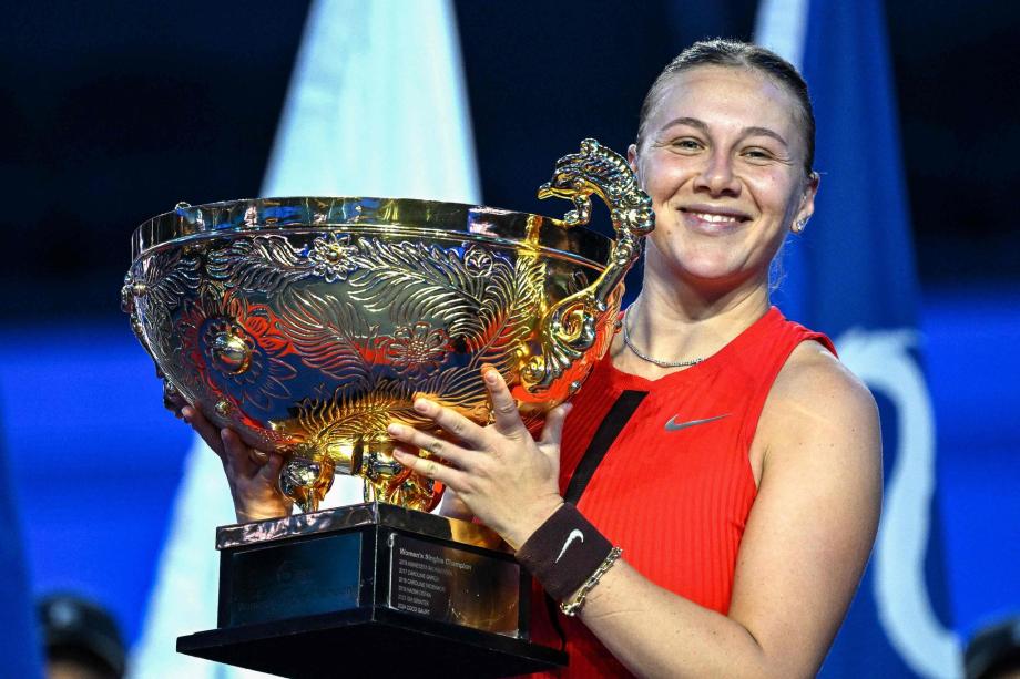 [图]阿尼西莫娃2-1诺斯科娃 生涯首夺中网女单冠军最靠谱股票配资平台