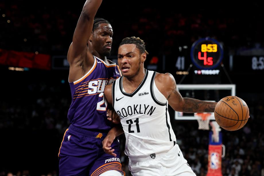 NBA季前赛：篮网险胜太阳 曾凡博未出场