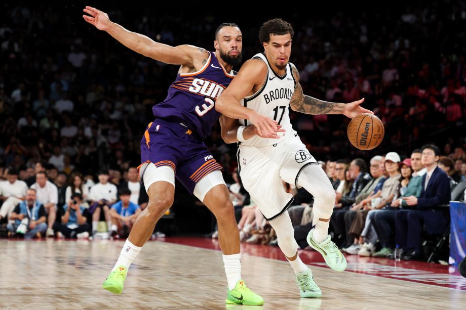 NBA季前赛：篮网险胜太阳 曾凡博未出场