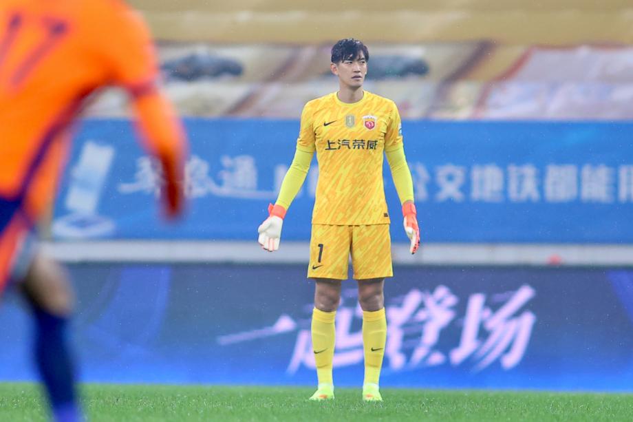 上海海港4-3青岛海牛 豪取四连胜继续领跑中超