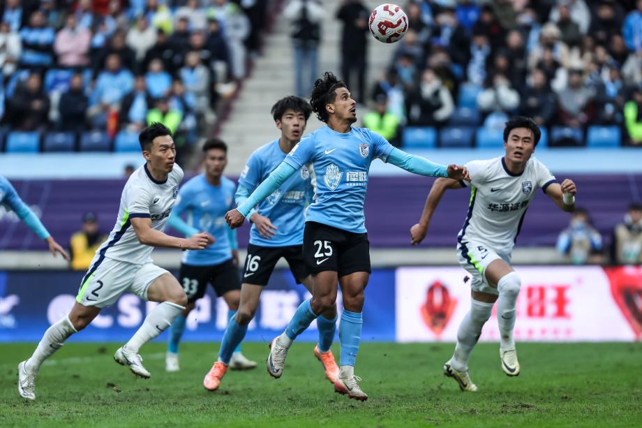 马马杜造险+中楣 大连英博0-0闷平武汉三镇