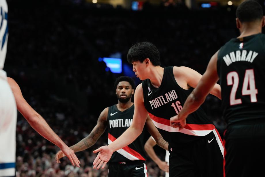 替补登场两罚两中 杨瀚森NBA常规赛首次得分