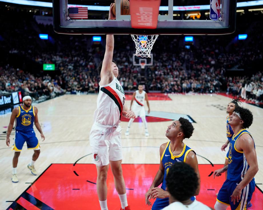 常规赛首胜！杨瀚森暴扣+火锅 开拓者击败勇士