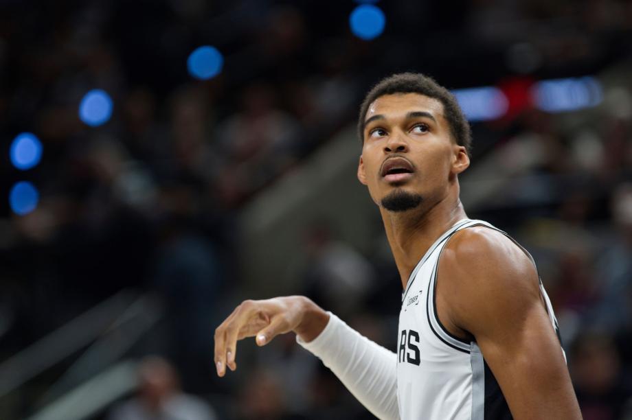 文班亚马31+14小托马斯40分 马刺胜篮网