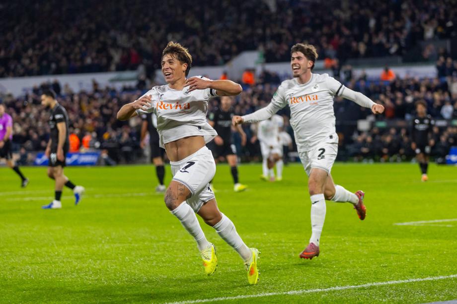 联赛杯-多库马尔穆什破门 曼城3-1斯旺西进八强