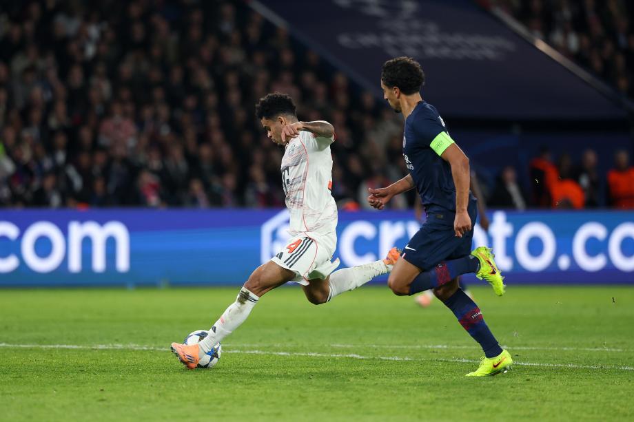 迪亚斯双响+直红 十人拜仁2-1巴黎全胜领跑