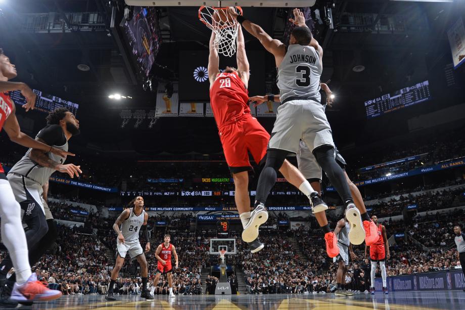 杜兰特24分8失误 马刺3人20+终结火箭5连胜