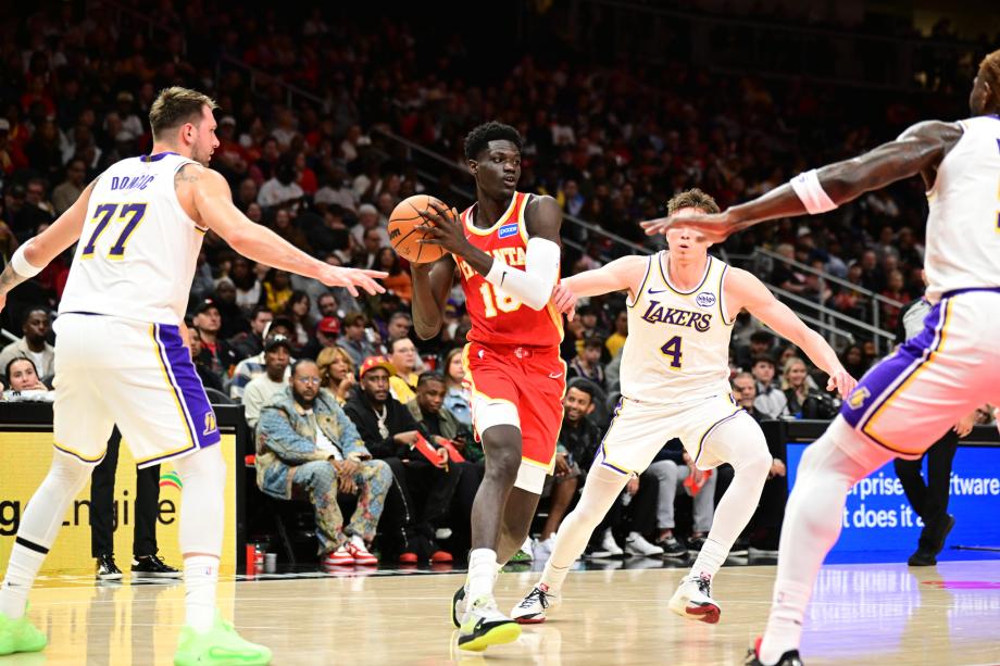 东契奇22+5+11 残阵老鹰7人上双终结湖人5连胜