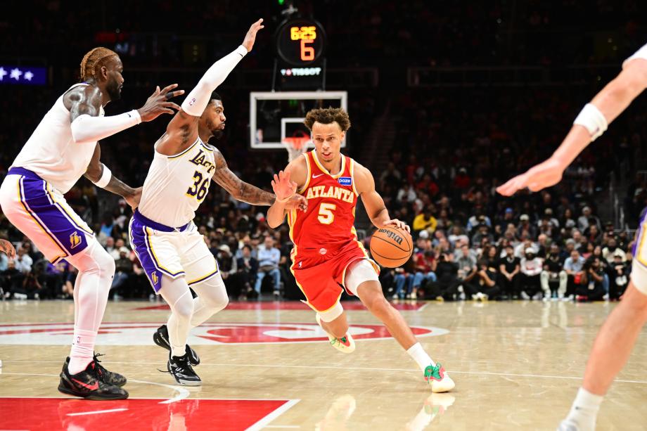 东契奇22+5+11 残阵老鹰7人上双终结湖人5连胜