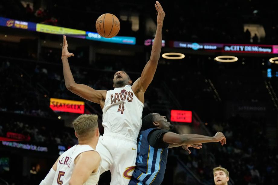 米切尔30+5莫兰特伤退 骑士力擒灰熊送对手四连败