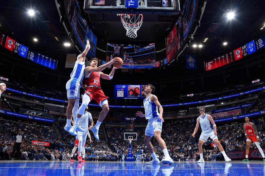 萨格斯23+7哈登31+8 魔术送快船3连败