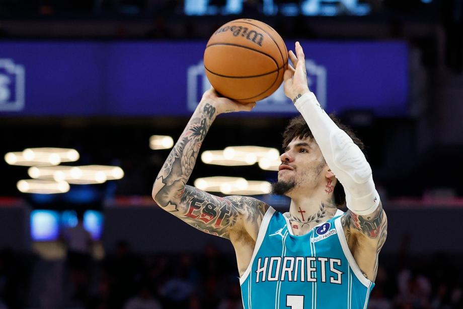 哈登55分刷新队史单场纪录 快船力擒黄蜂