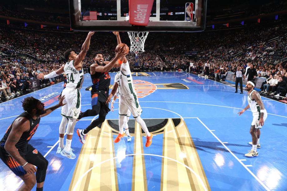 布伦森37分字母哥复出空砍30+15 尼克斯击败雄鹿