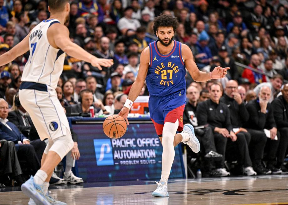 戴维斯32+13约基奇空砍29+20+13 独行侠胜掘金