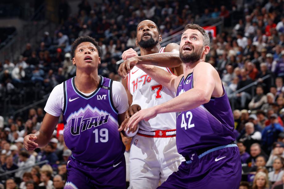 杜兰特空砍32+9马尔卡宁29分 爵士背靠背复仇火箭