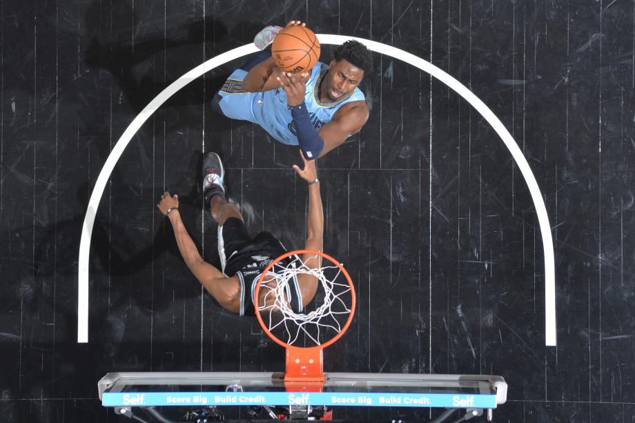 巴恩斯31+5福克斯29分 马刺主场力擒灰熊