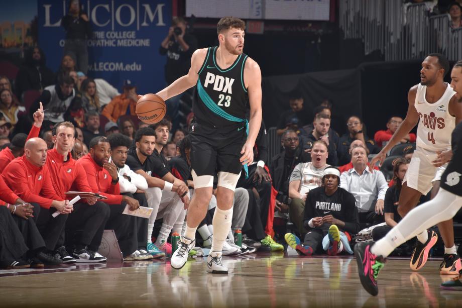 杨瀚森2分1板1助1帽 开拓者胜骑士终结3连败