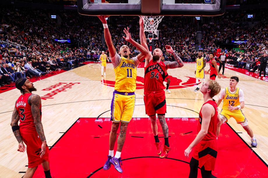 詹姆斯1297场连续得分上双纪录终结 湖人绝杀猛龙
