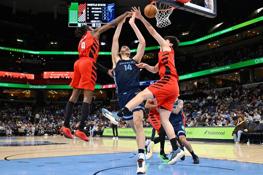 杨瀚森生涯首次先发砍4分5板 开拓者不敌灰熊