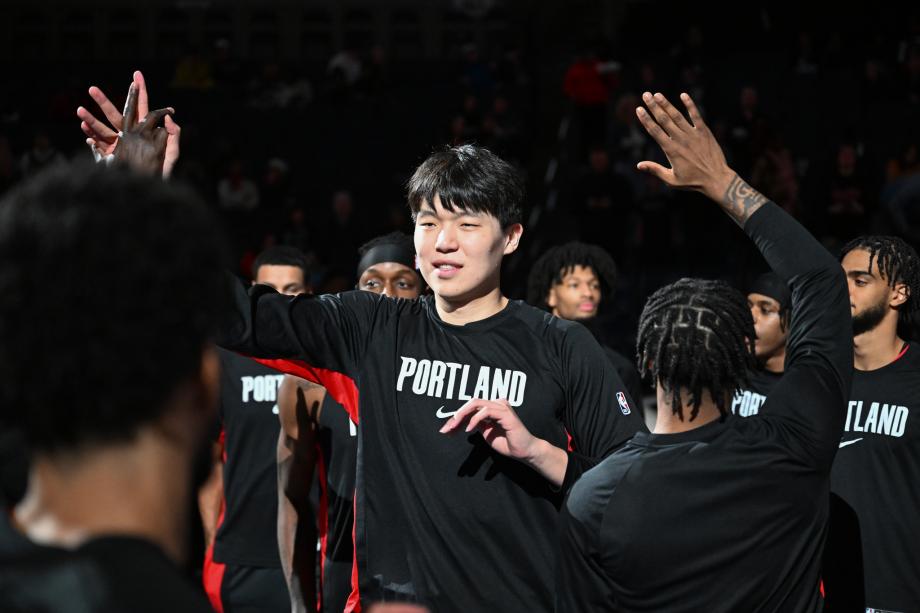 杨瀚森生涯首次先发砍4分5板 开拓者不敌灰熊