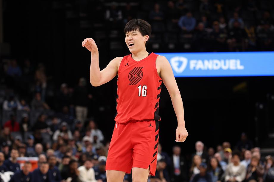 杨瀚森生涯首次先发砍4分5板 开拓者不敌灰熊