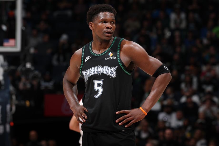 [图]爱德华兹空砍40+9 太阳客场险胜森林狼抖音网红