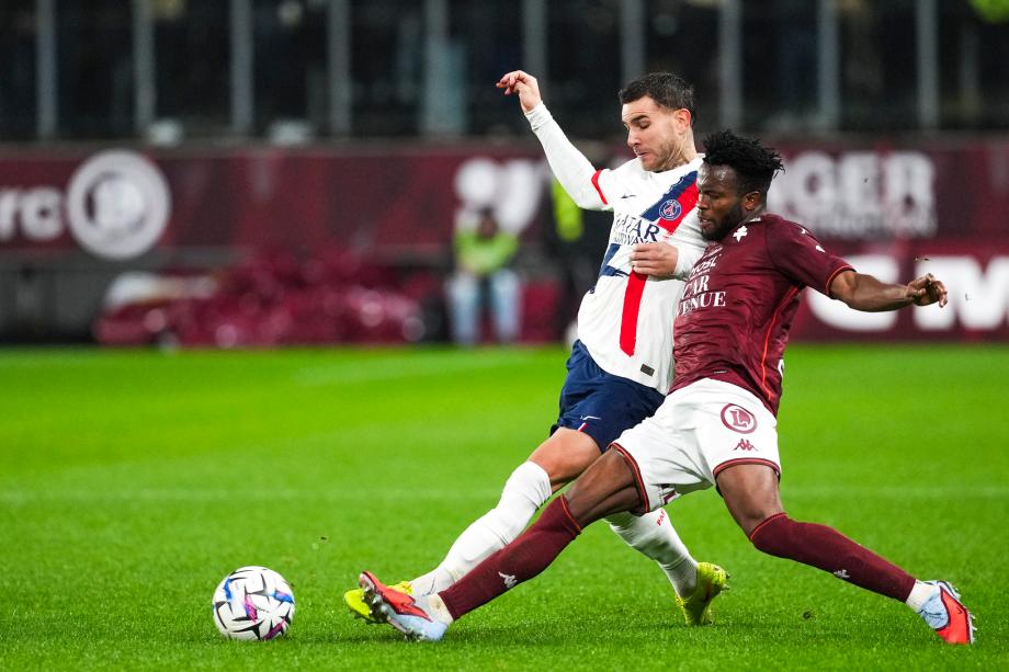 杜埃长距离奔袭 巴黎圣日耳曼3-2力克梅斯