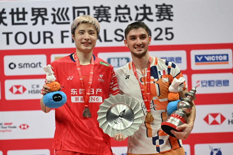 [图]寰球羽联年终总决赛 石宇奇0-2小波波夫获男单亚军体育赛事直播