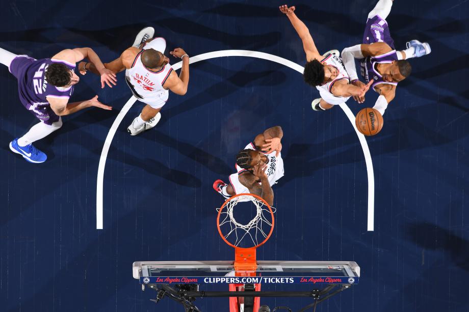 NBA：莱昂纳德哈登合砍54分 快船41分大胜国王