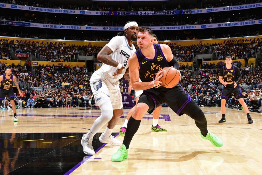 詹姆斯31+9+6东契奇34+6+8 湖人主场力擒灰熊