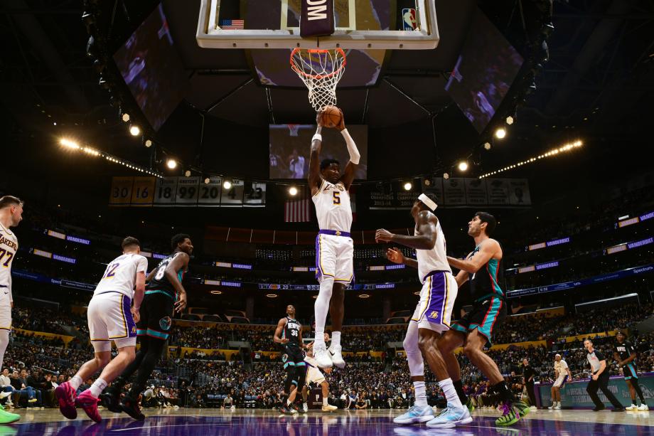 詹姆斯26+10助攻里程碑东契奇36+9 湖人逆转灰熊