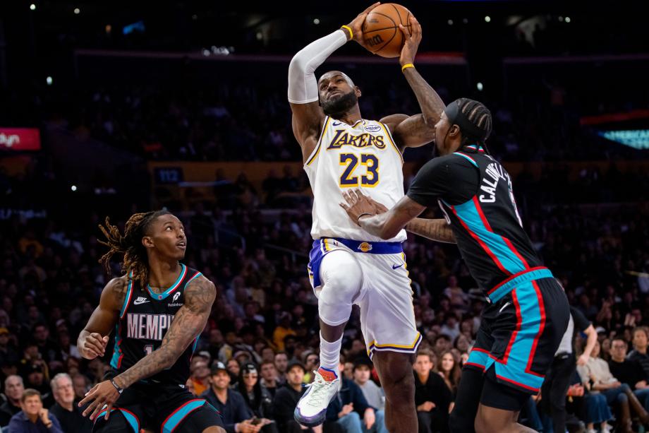 詹姆斯26+10助攻里程碑东契奇36+9 湖人逆转灰熊