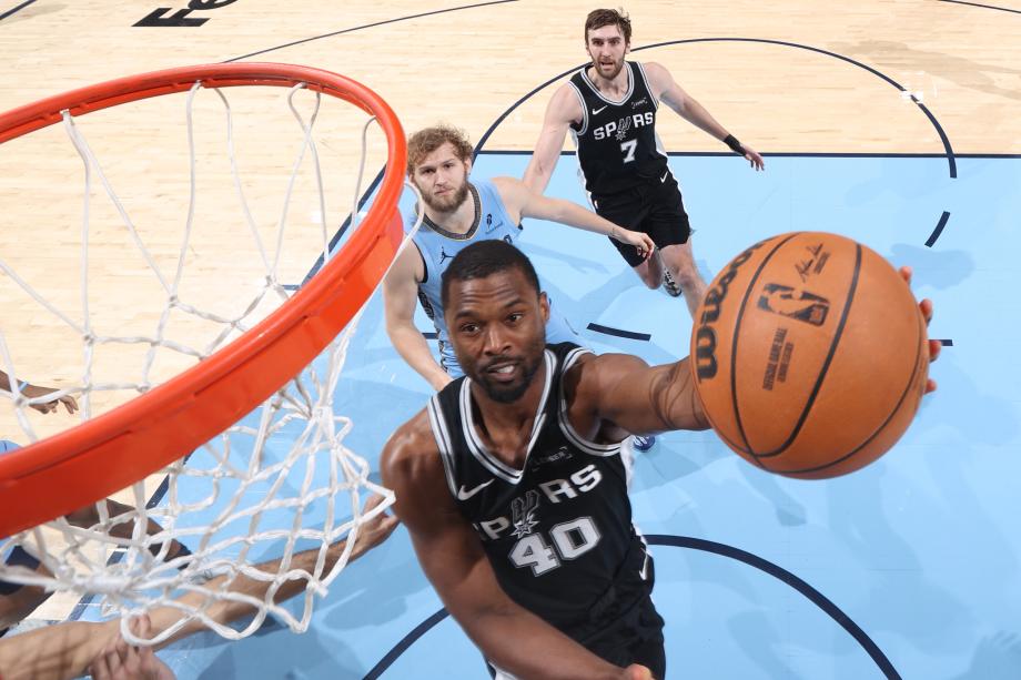 文班亚马复出30分阿尔达马制胜盖帽 马刺不敌灰熊