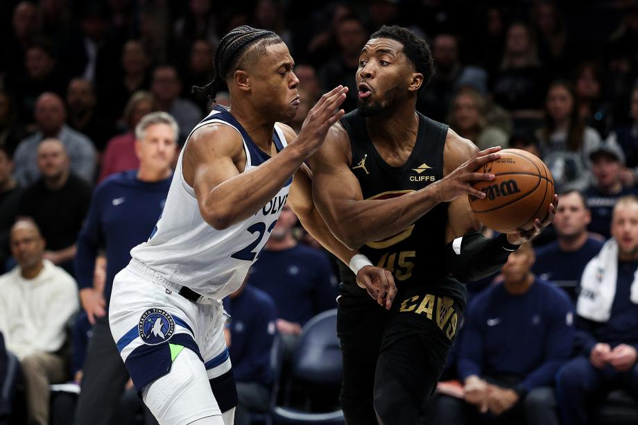 NBA-爱德华兹生涯1万分米切尔30+7 森林狼胜骑士