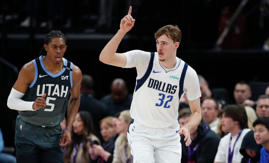 马尔卡宁33+7弗拉格26+10 爵士险胜独行侠