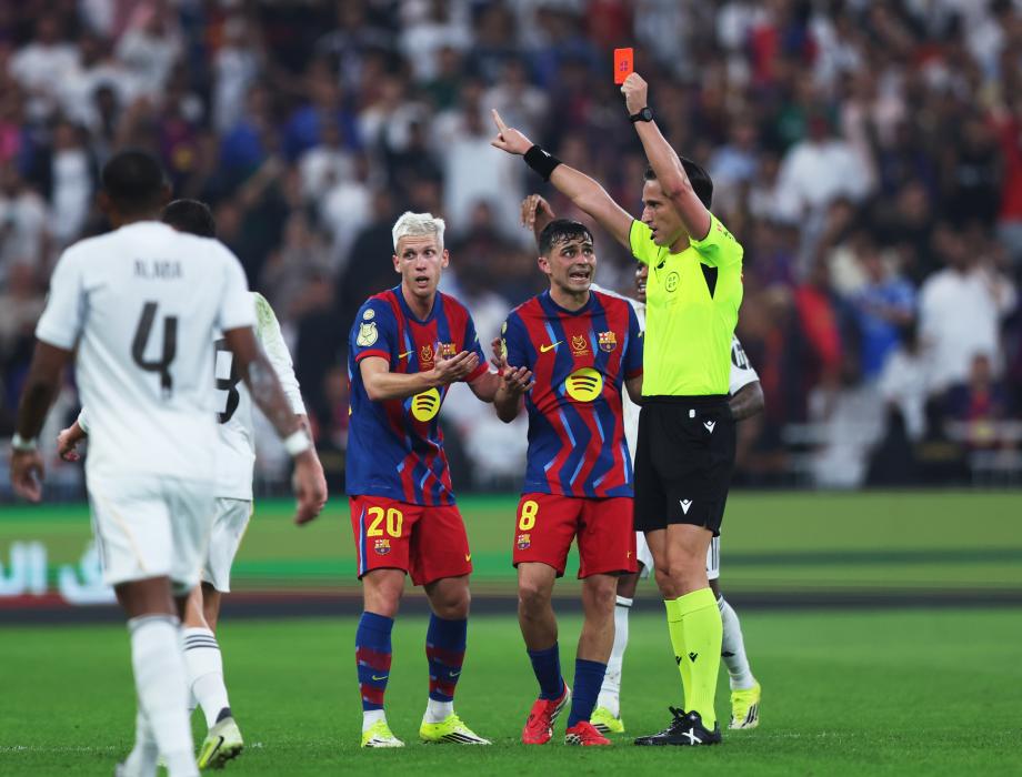 西超杯-拉菲尼亚双响维尼修斯一条龙 巴萨卫冕