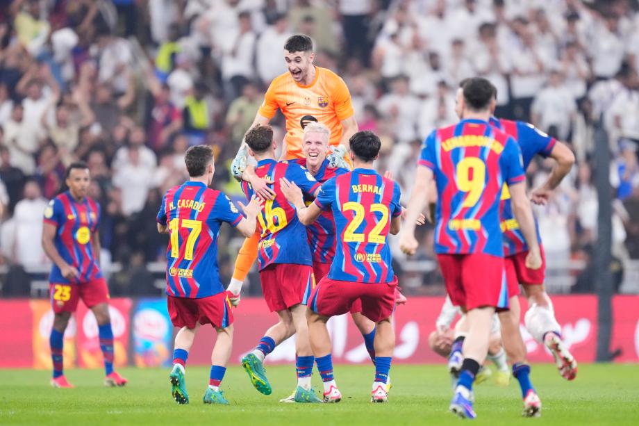 西超杯-拉菲尼亚双响维尼修斯一条龙 巴萨卫冕