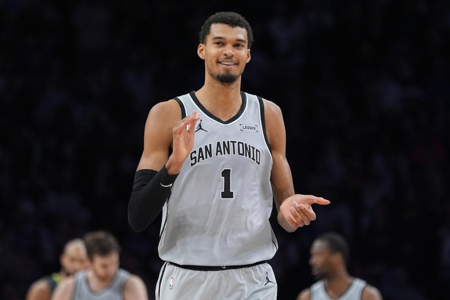 爱德华兹23分文班亚马29+7 森林狼1分险胜马刺