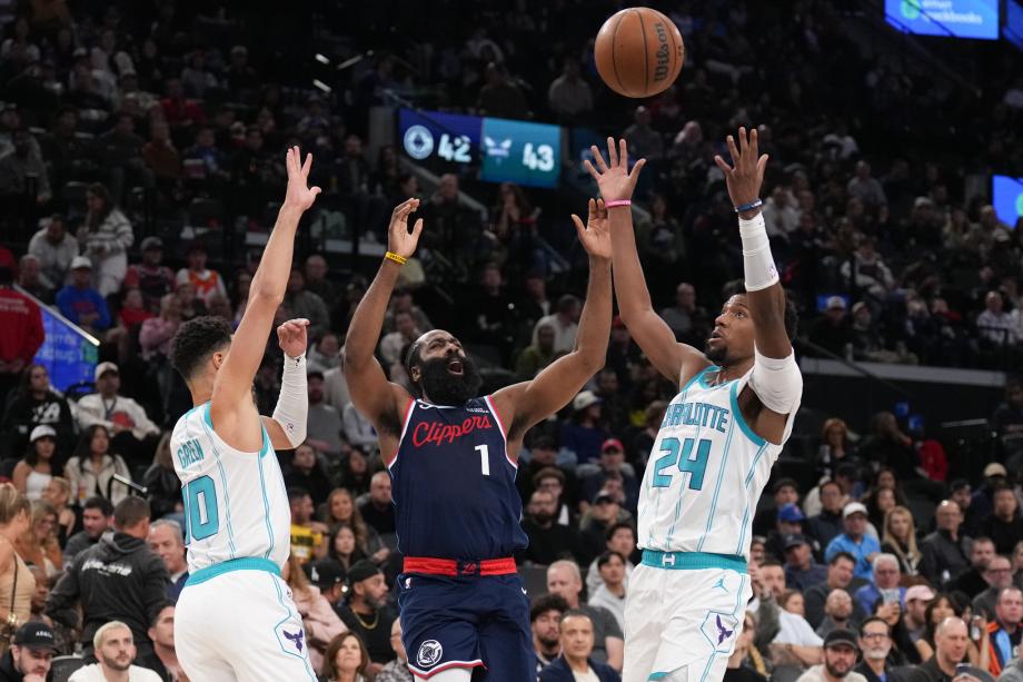 莱昂纳德35分哈登32+10 快船擒黄蜂近12战10胜