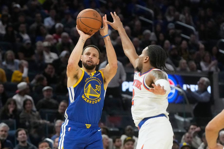 库里27+7巴特勒32+8 勇士主场力克尼克斯夺连胜