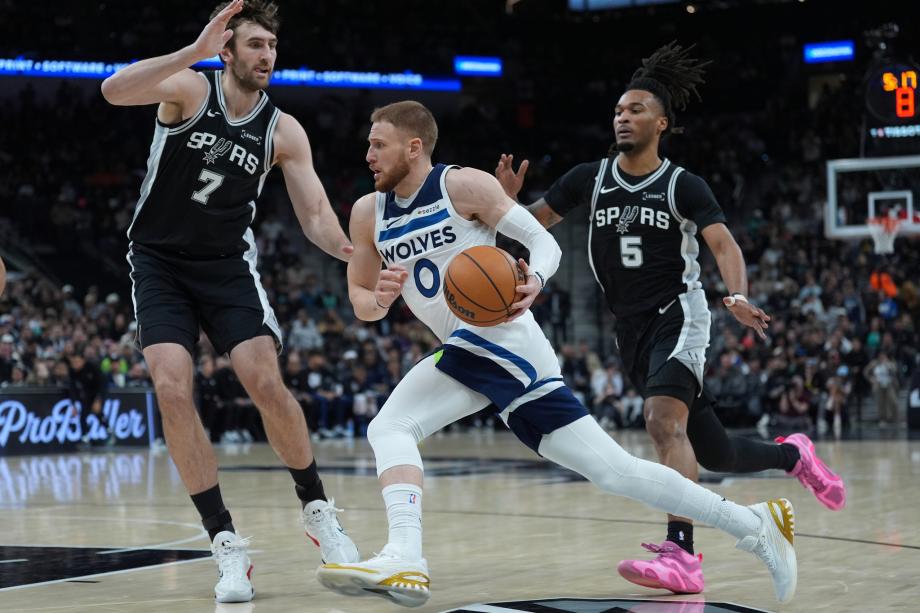 文班亚马39+9爱德华兹空砍55分 马刺险胜森林狼