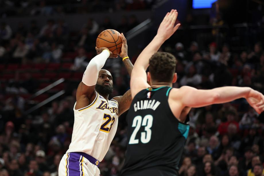 [图]杨瀚森3分半1失误詹姆斯20+9+8 开拓者轻取湖人我要配资网