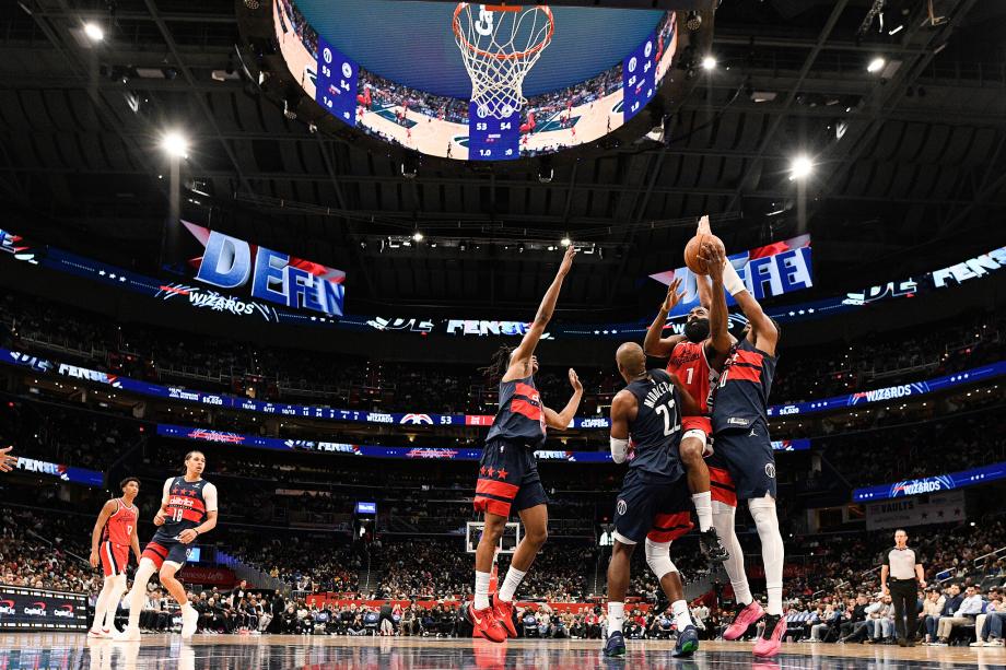 哈登36+7+9萨尔28分 快船击败奇才6连胜