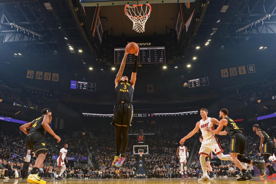 库里19+11巴特勒17分 勇士击败热火4连胜