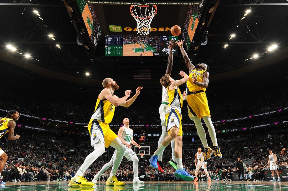 布朗30+10西亚卡姆32+10 凯尔特人轻取步行者