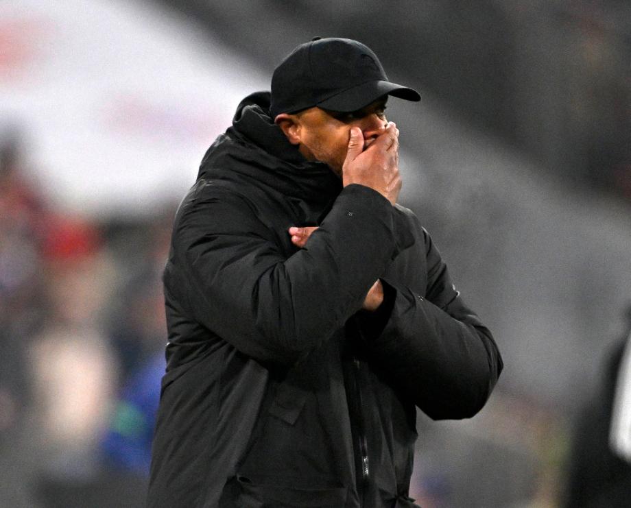 德甲-乌尔比希送礼 拜仁1-2奥格斯堡遭遇赛季首败