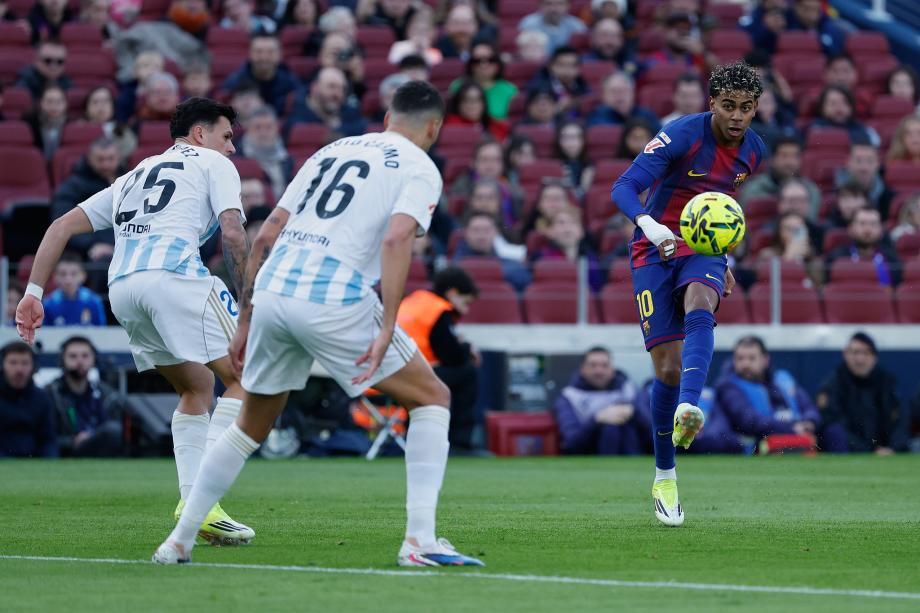 巴萨3-0奥维耶多 奥尔莫传射亚马尔精彩侧钩破门