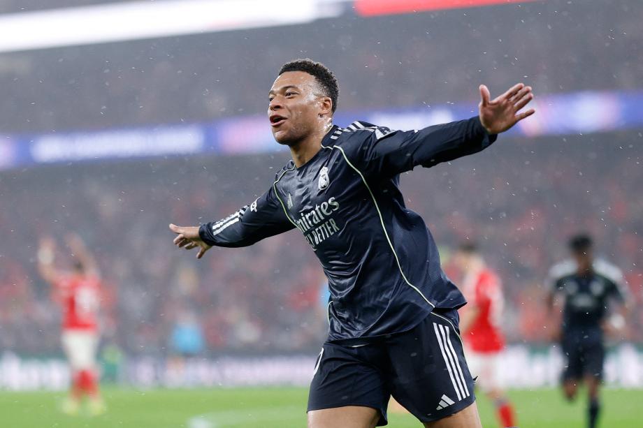 欧冠-门将特鲁宾绝杀 皇马2-4本菲卡无缘直通16强