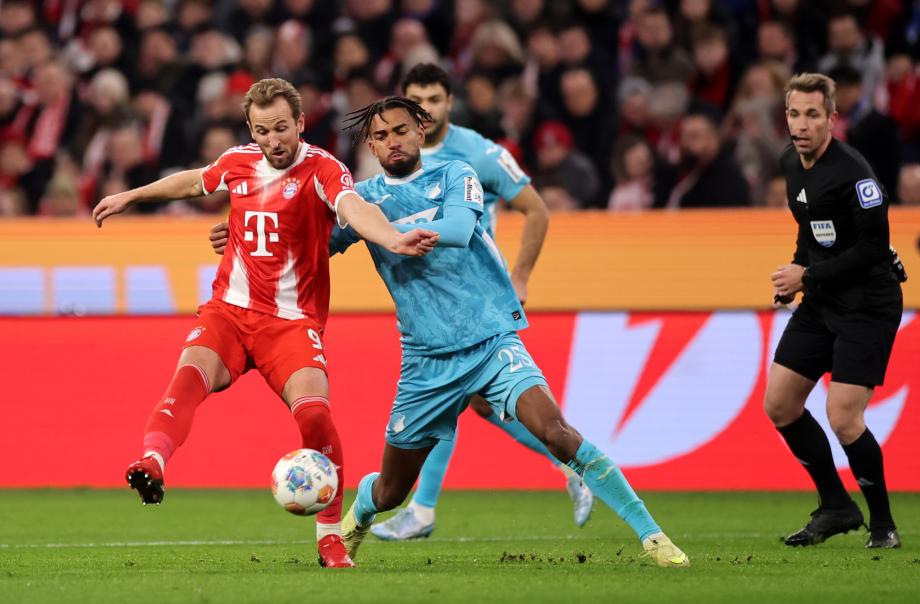 德甲-迪亚斯戴帽凯恩双响 拜仁5-1十人霍芬海姆